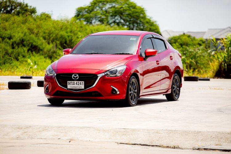 Mazda Mazda 2 2019 1.3 High Connect Sedan เบนซิน ไม่ติดแก๊ส เกียร์อัตโนมัติ แดง