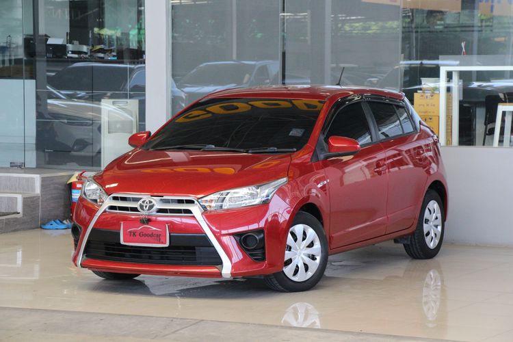รถ Toyota Yaris 1.2 E สี แดง