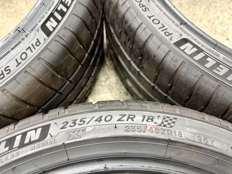 ยางถอดป้ายแดงขอบ 18” ยี่ห้อ MICHELIN รุ่น PILOT SPORT 4 ขนาด 235-40R18 ปี 25 สีเส้นตุ่มหน้ายางยังอยู่ครบ รูปที่ 2