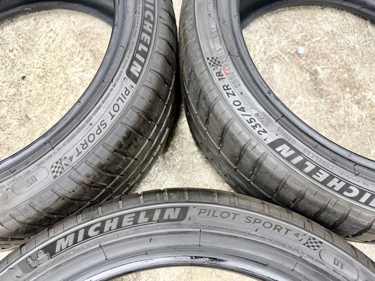 ยางถอดป้ายแดงขอบ 18” ยี่ห้อ MICHELIN รุ่น PILOT SPORT 4 ขนาด 235-40R18 ปี 25 สีเส้นตุ่มหน้ายางยังอยู่ครบ