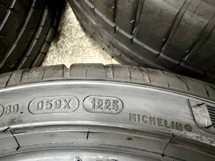 ยางถอดป้ายแดงขอบ 18” ยี่ห้อ MICHELIN รุ่น PILOT SPORT 4 ขนาด 235-40R18 ปี 25 สีเส้นตุ่มหน้ายางยังอยู่ครบ รูปที่ 3