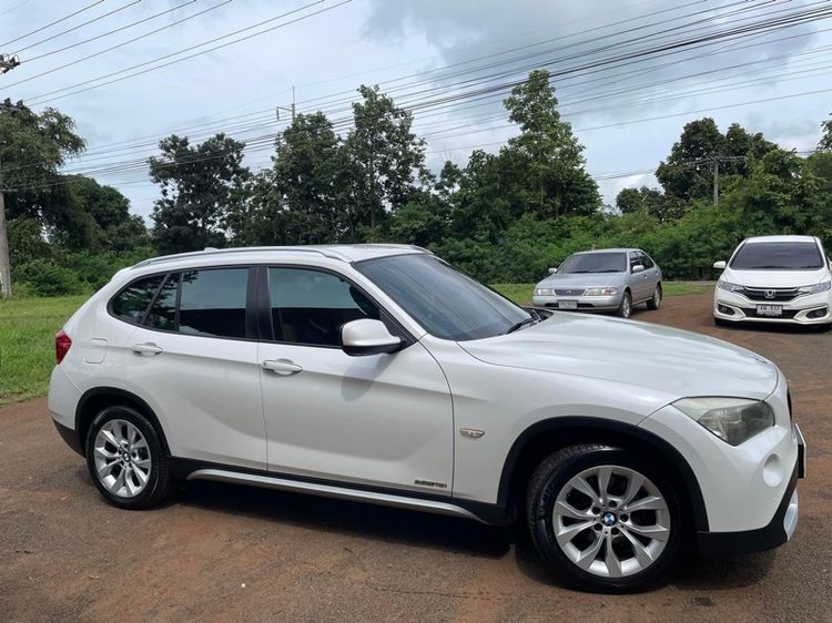 BMW X1 2012 1.5 sDrive18i xLine Sedan เบนซิน เกียร์อัตโนมัติ ขาว รูปที่ 2
