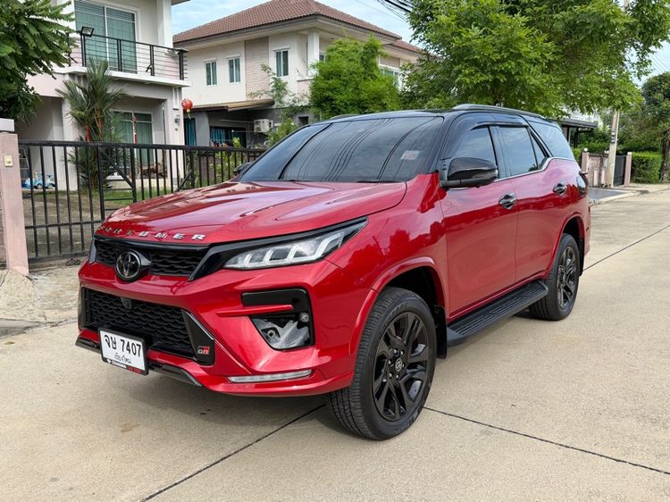 รถ Toyota Fortuner 2.8 GR Sport Sport Black Top 4WD สี แดง