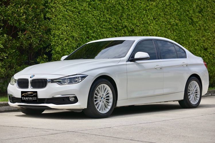 รถ BMW Series 3 320d สี ขาว