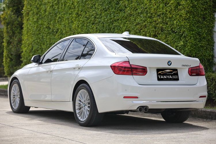 BMW Series 3 2017 320d Sedan ดีเซล ไม่ติดแก๊ส เกียร์อัตโนมัติ ขาว รูปที่ 4