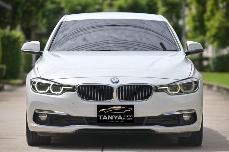 BMW Series 3 2017 320d Sedan ดีเซล ไม่ติดแก๊ส เกียร์อัตโนมัติ ขาว รูปที่ 2