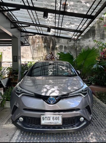 รถ Toyota C-HR 1.8 Hybrid Hi สี บรอนซ์เงิน