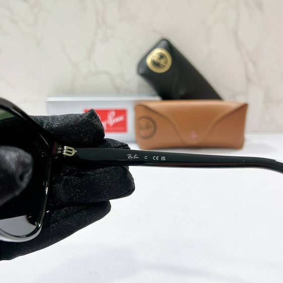 Ray-Ban RB4401D ครับ เป็นทรงสี่เหลี่ยมโอเวอร์ไซส์ แว่นตา รูปที่ 15