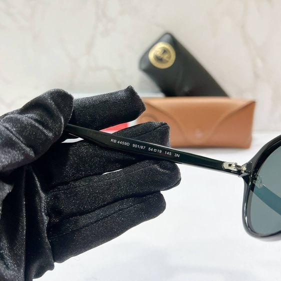 Ray-Ban RB4459D เป็นทรงคลาสสิกที่มีความร่วมสมัย หน้าแว่นมีความมนกึ่งเหลี่ยม แว่นตา รูปที่ 18