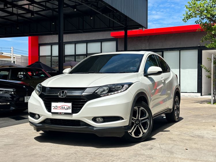 รถ Honda HR-V 1.8 E สี ขาว