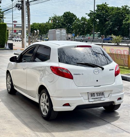 Mazda Mazda 2 2012 1.5 Sports Groove Sedan เบนซิน ไม่ติดแก๊ส เกียร์อัตโนมัติ ขาว รูปที่ 3
