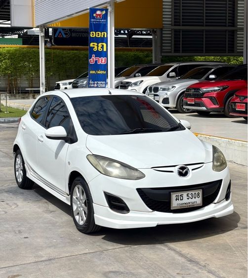 รถ Mazda Mazda 2 1.5 Sports Groove สี ขาว