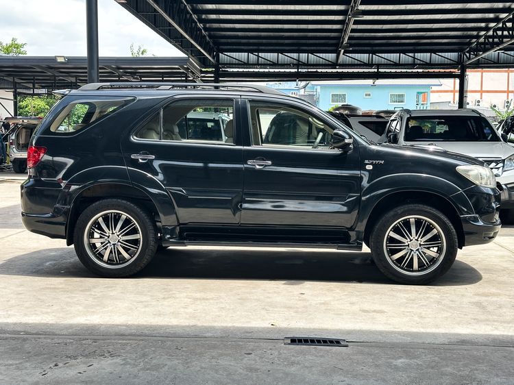 Toyota Fortuner 2008 2.7 V Utility-car เบนซิน เกียร์อัตโนมัติ ดำ รูปที่ 4