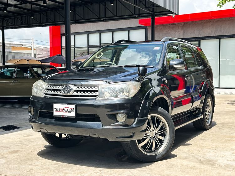 รถ Toyota Fortuner 2.7 V สี ดำ