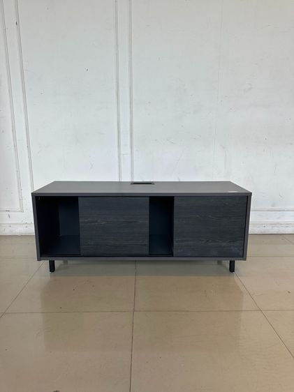 ตู้วางทีวี 2 บานเลื่อน โครงไม้ MDF สีเทา ขาเหล็กสีดำ