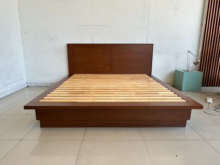 เตียงนอน สไตลืวินเทจ 6 ฟุต โครงไม้จริงผสมไม้ MDF สีน้ำตาล