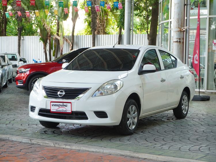 รถ Nissan Almera 1.2 E สี ขาว