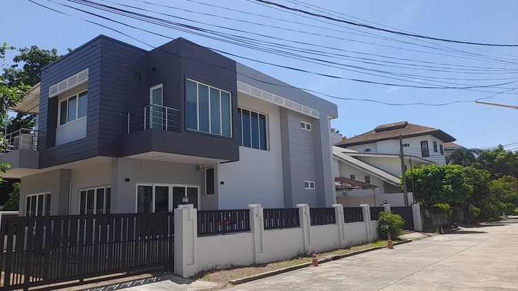 อื่นๆ มีบางส่วน 2011 บ้านเดี่ยวหลังใหญ่ 2 ชั้น  111 ตร.วา.  ม.โนเบิลนีโอซิตี้   ดอนเมือง -นาวง ทำเลทองใกล้ทางด่วนศรีสมาน