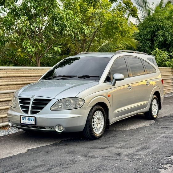รถ Ssangyong Stavic 2.7 SV270 STD สี บรอนซ์เงิน