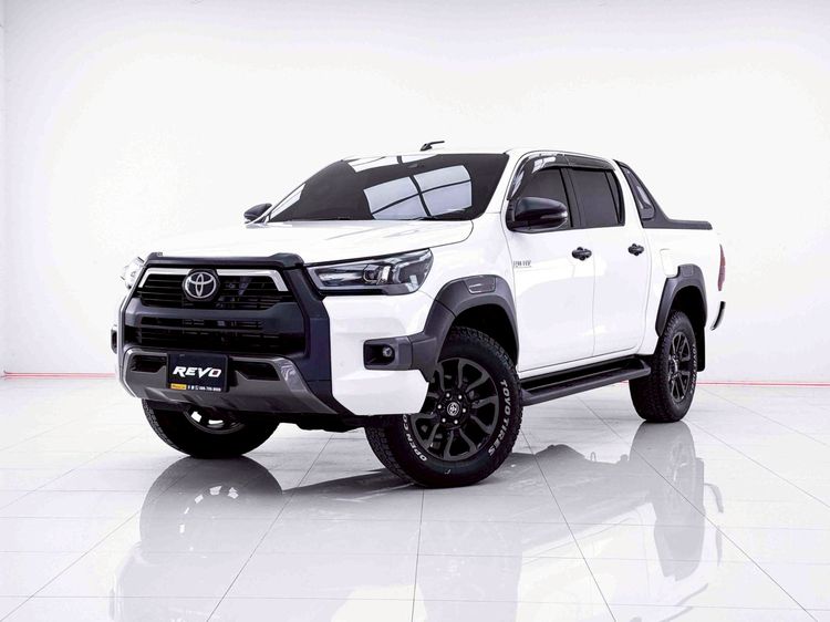 รถ Toyota Hilux Revo Double Cab Prerunner 2x4 2.4 Rocco สี ขาว