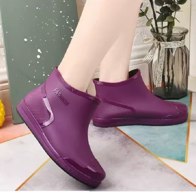 รองเท้าบูทกันฝนผู้หญิง rain boots กันน้ำมัน แฟชั่น กันน้ำ กันลื่น ทำงาน ใส่ได้ทุกโอกาส ขนาด 36-41