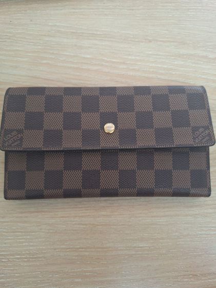 กระเป๋าสตางค์ Louis Vuitton