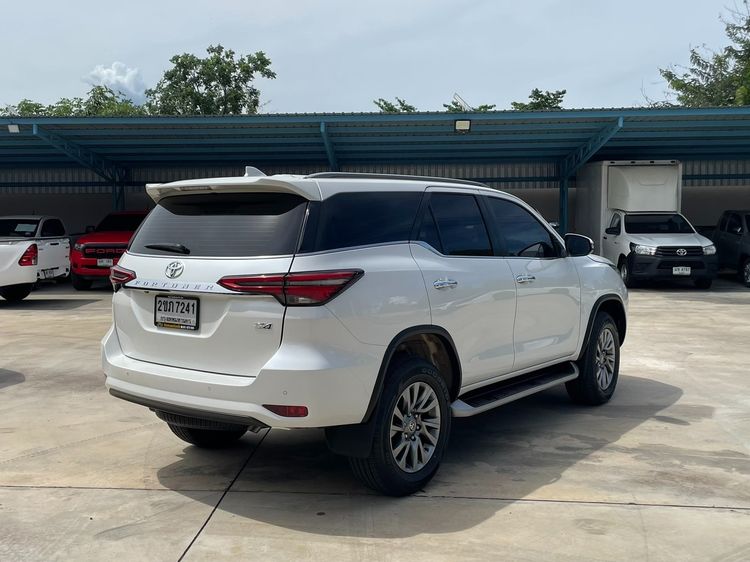 Toyota Fortuner 2022 2.4 V 4WD Utility-car ดีเซล ไม่ติดแก๊ส เกียร์อัตโนมัติ ขาว รูปที่ 2