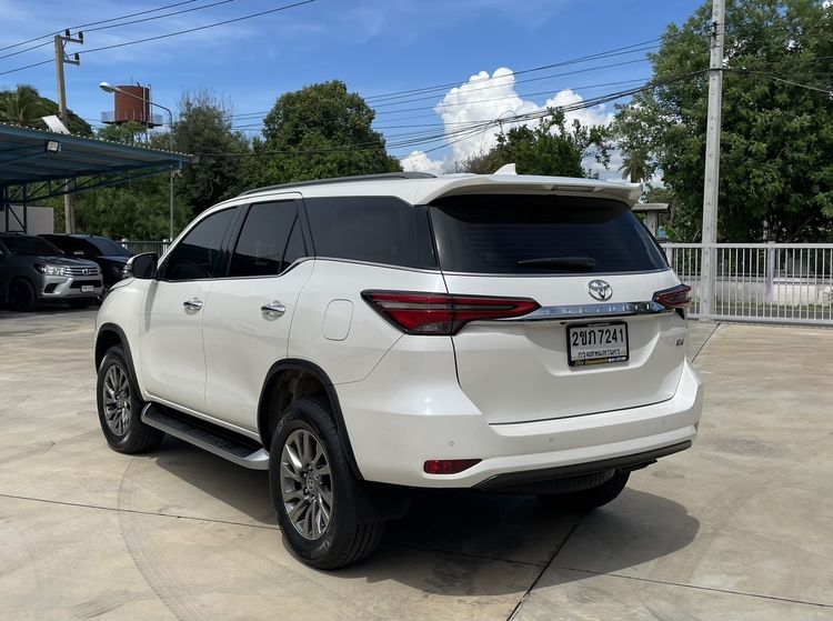 Toyota Fortuner 2022 2.4 V 4WD Utility-car ดีเซล ไม่ติดแก๊ส เกียร์อัตโนมัติ ขาว รูปที่ 4