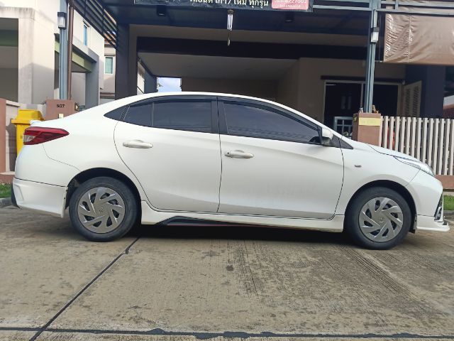 Toyota Yaris ATIV 2022 1.2 Entry Sedan เบนซิน ไม่ติดแก๊ส เกียร์อัตโนมัติ ขาว รูปที่ 4