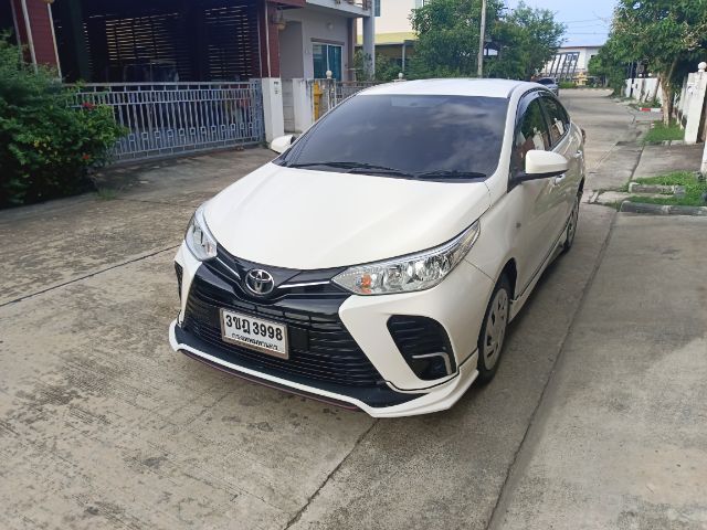 Toyota Yaris ATIV 2022 1.2 Entry Sedan เบนซิน ไม่ติดแก๊ส เกียร์อัตโนมัติ ขาว รูปที่ 3
