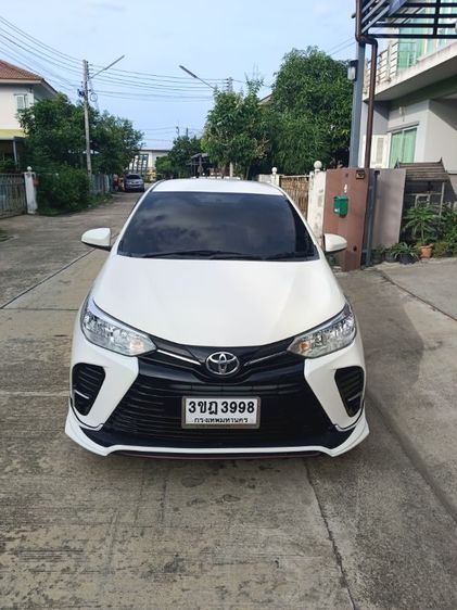 รถ Toyota Yaris ATIV 1.2 Entry สี ขาว