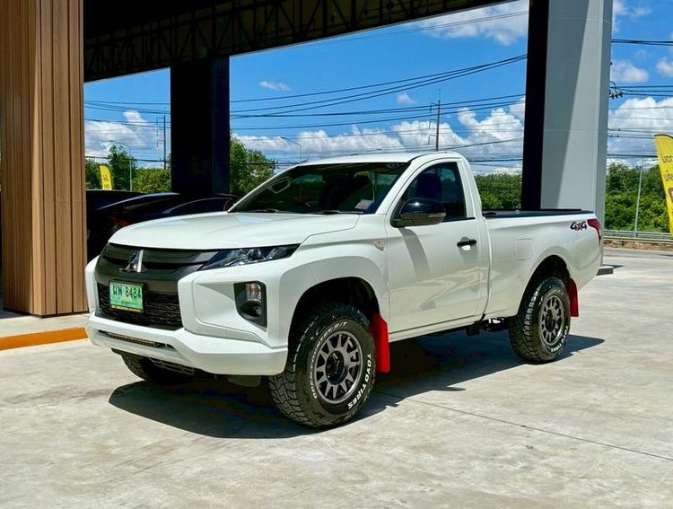 รถ Mitsubishi Triton 2.4 GL 4WD สี ขาว