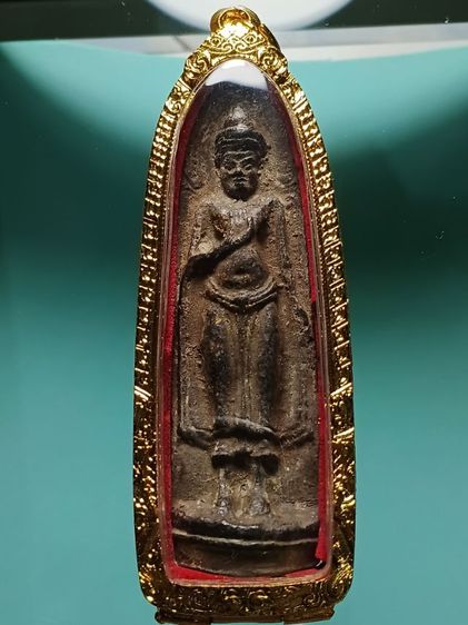 พระร่วงหลีงรางปืน ขุดพบได้ที่กรุวัดพระศรีรัตนมหาธาตุ อ.ศรีสีชนาลัย จ.สุโขทัย สภาพสวยเดิมจากกรุ พระเก็บเก่าจากคุณตาคนในพื้นที่เก่า น่าใช้มาก