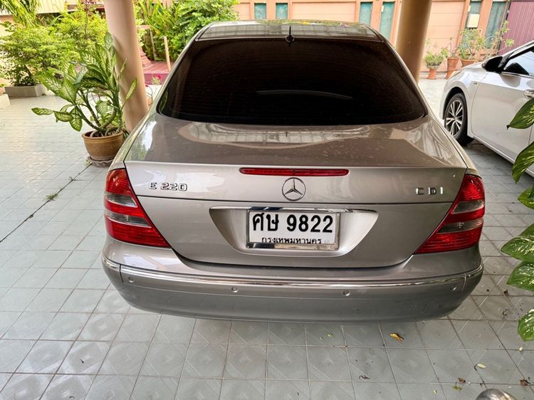 Mercedes-Benz E-Class 2005 E220 CDI Sedan ดีเซล ไม่ติดแก๊ส เกียร์อัตโนมัติ เทา รูปที่ 3