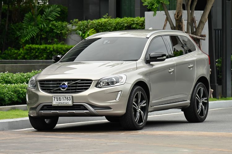 รถ Volvo XC60 2.0 D4 สี เทา