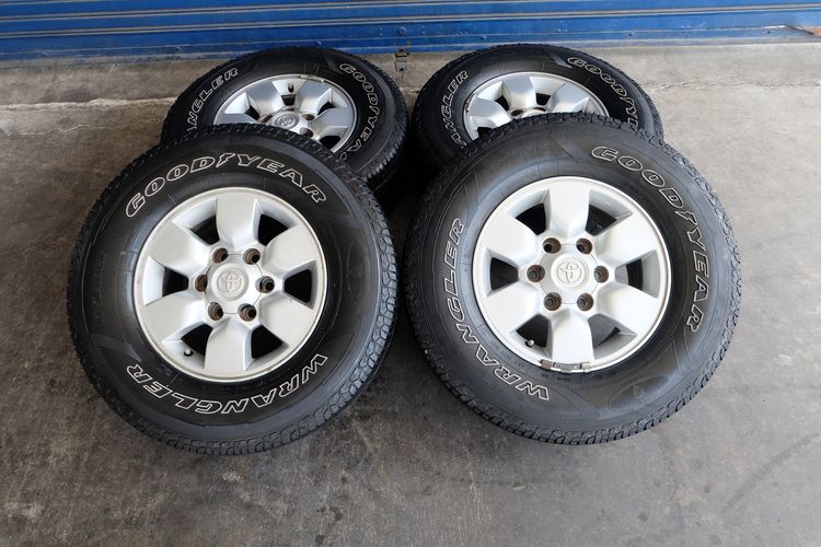 🛻 Vigo 6รู 15 นิ้ว  แถมยาง Goodyear ขนาด  255 70R15  ปี20