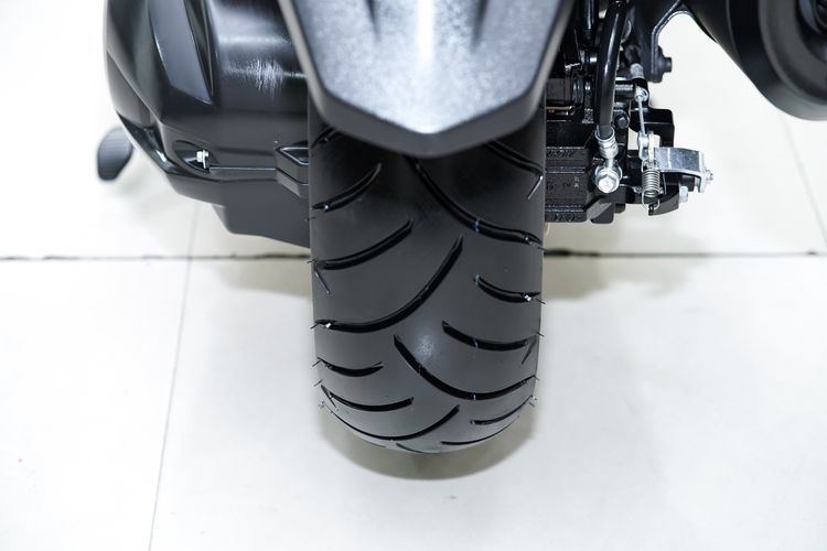 SUZUKI BURGMAN 400 สีเทาลัมโบ ปี2024 วิ่งน้อย 1,600km ไมล์แท้ มือเดียว สภาพป้ายแดง ไร้ริ้วรอย รูปที่ 17