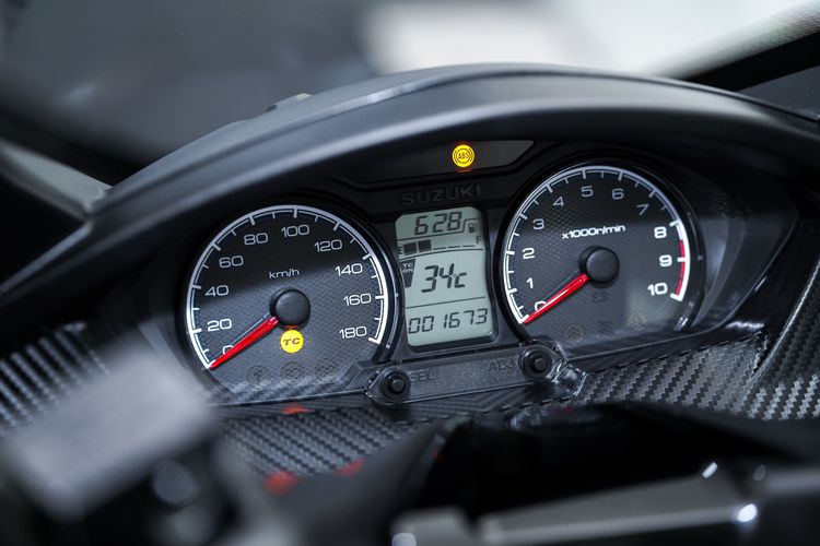 SUZUKI BURGMAN 400 สีเทาลัมโบ ปี2024 วิ่งน้อย 1,600km ไมล์แท้ มือเดียว สภาพป้ายแดง ไร้ริ้วรอย รูปที่ 2