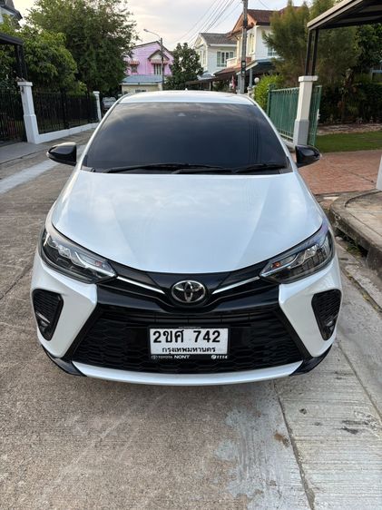 รถ Toyota Yaris 1.2 Sport Premium สี ขาว