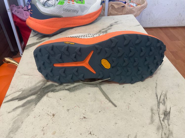 รองเท้าวิ่งเทรล Saucony Xodus Ultra 4 EU42 มือ 1 ไม่มีกล่อง รูปที่ 2