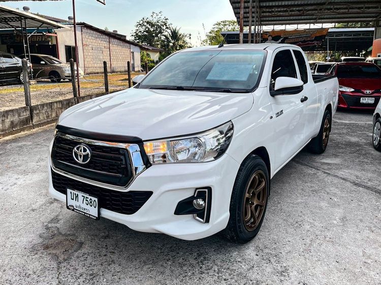รถ Toyota Hilux Revo 2.4 J สี ขาว