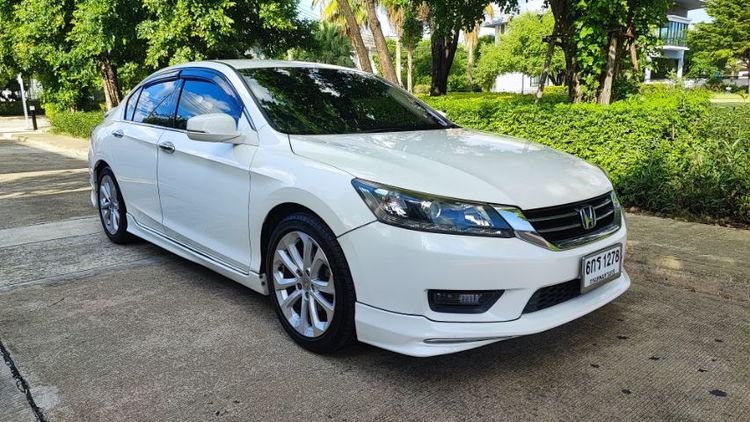 รถ Honda Accord 2.0 EL สี ขาว