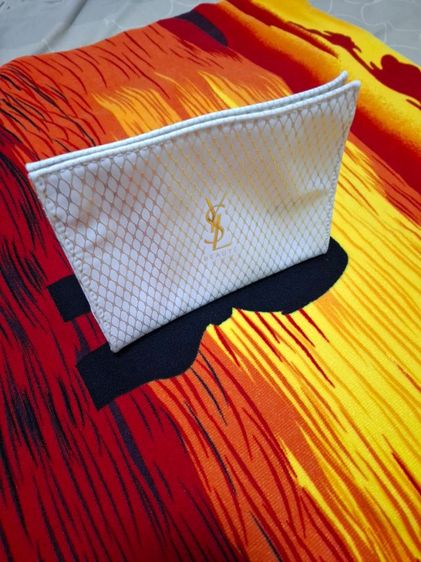 กระเป๋าใส่เครื่องสำอาง YSL.  สภาพใหม่ขนาดความกว้าง 16 เซ็น ความยาว 21 เซ็นราคารวมส่งสนใจสอบถามใด้ค่ะ รูปที่ 8
