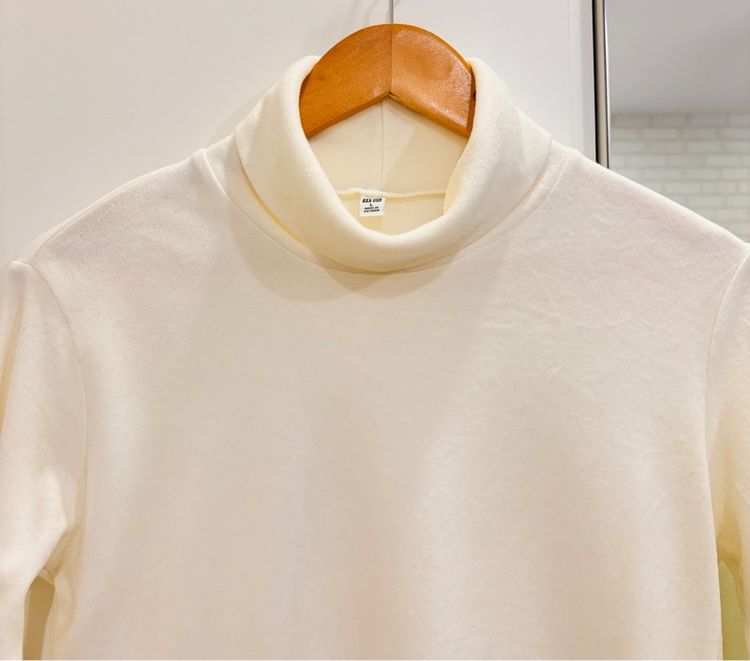 UNIQLO HEATTECH เสื้อฮีทเทคคอเต่าผ้าฟสีซ สีขาว ผู้หญิง ไซส์ L มือสอง สภาพดี รูปที่ 5