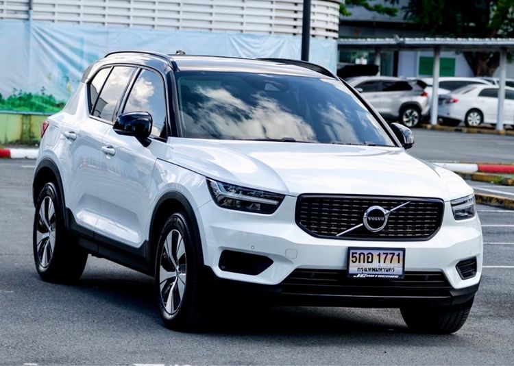 รถ Volvo XC40 Recharge 1.5 T5 R-Design Expression สี ขาว