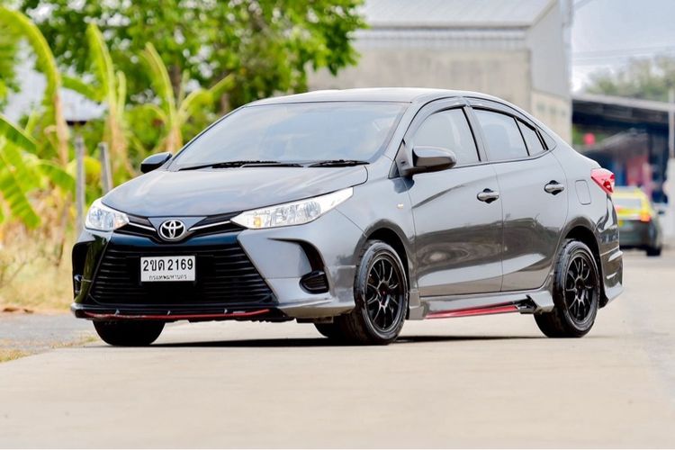 รถ Toyota Yaris ATIV 1.2 Entry สี เทา