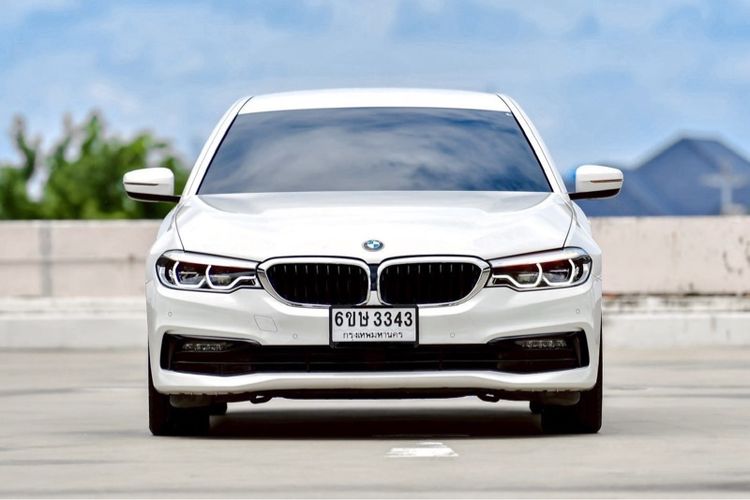 รถ BMW Series 5 530e สี ขาว