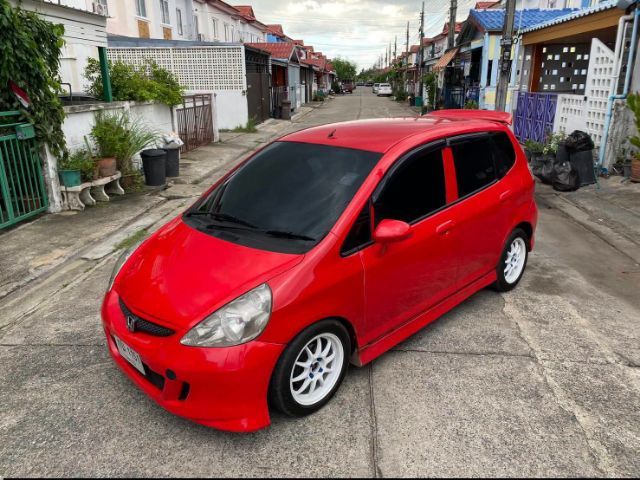 รถ Honda Jazz 1.5 V i-VTEC สี แดง