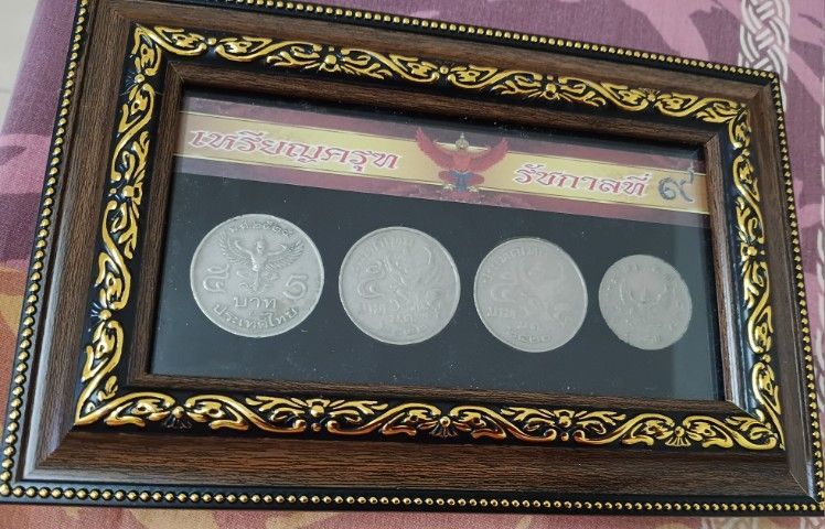 เหรัยญครุฑ 4 รุ่น