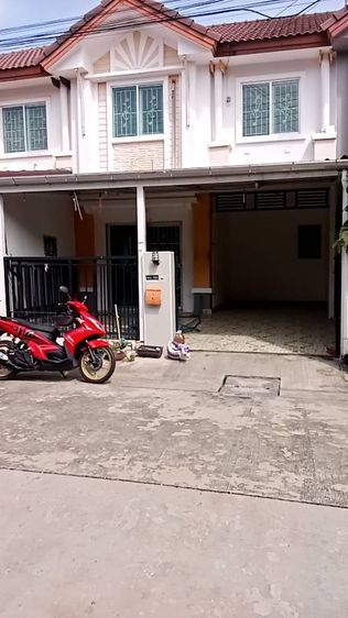 ขายทาวเฮ้าส์ 2 ชั้น หมู่บ้านพฤกษาวิลล์26 (สรรพาวุธ-บางนา) ขนาด 17.5 ตร.วา บ้านหน้ากว้าง 6 เมตร ต่อเติมครัวและระเบียงหน้าบ้านครบ 